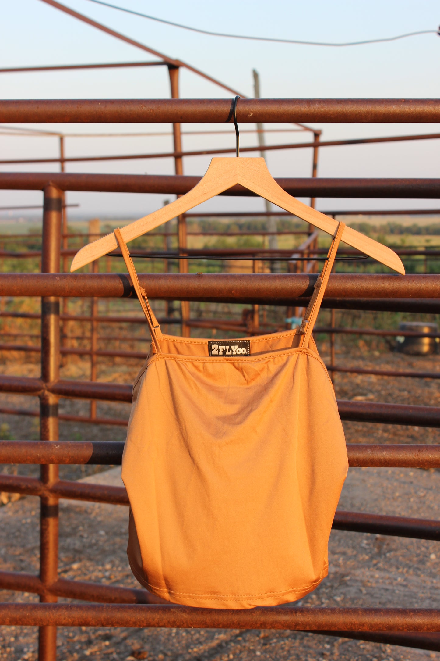 Lace saddles top