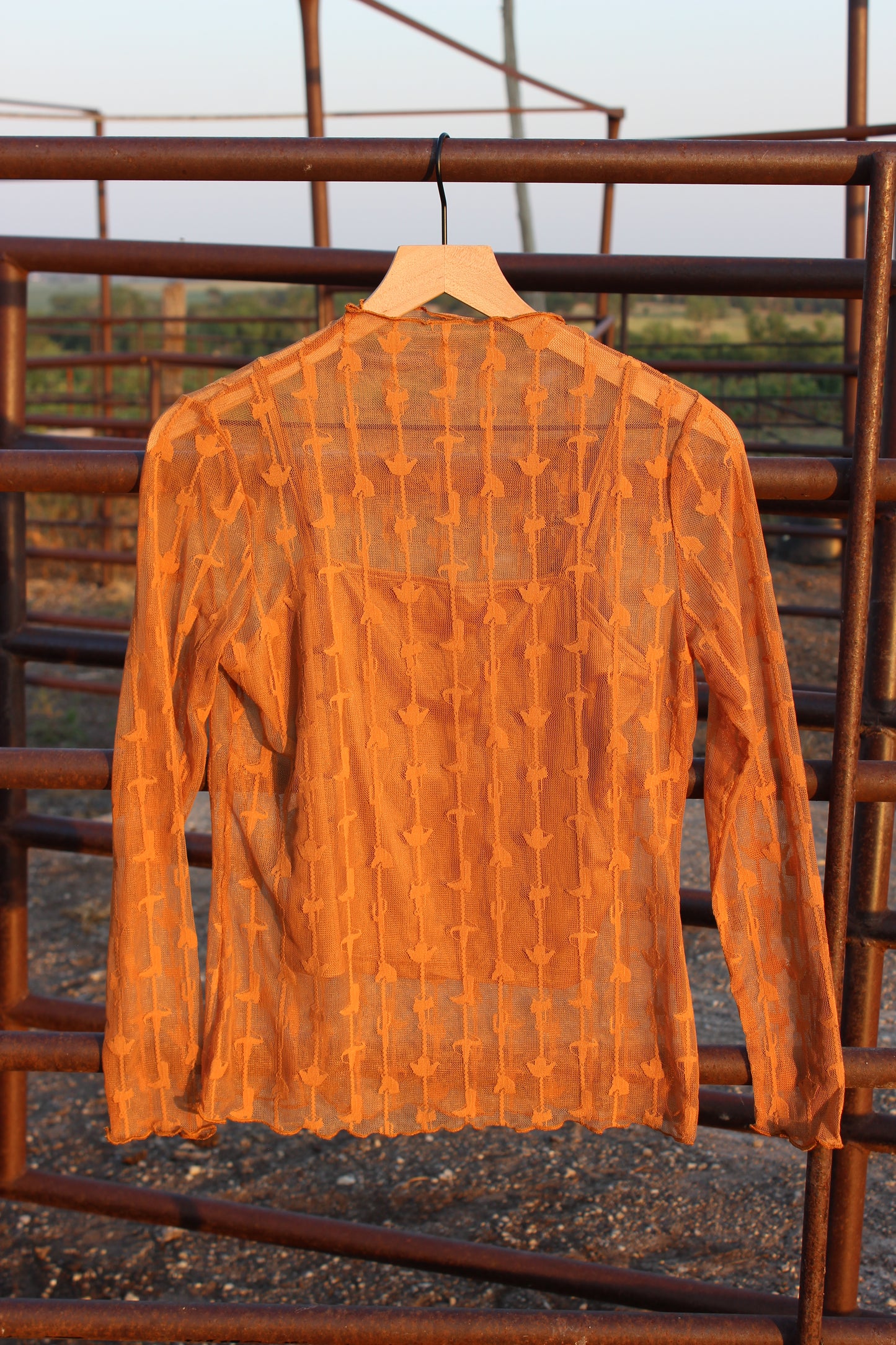 Lace saddles top